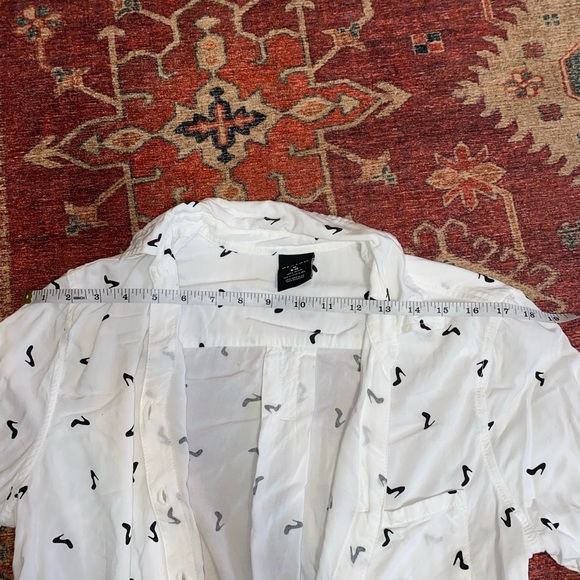 White and Black Button Up Blouse - Picture 4 of 6